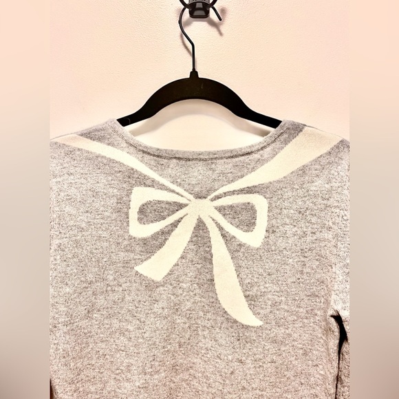 SAKS FIFTH AVENUE Cashmere Sweater w/ Feminine Designs (Medium) **BRAND NEW!🎁** - Picture 5 of 7